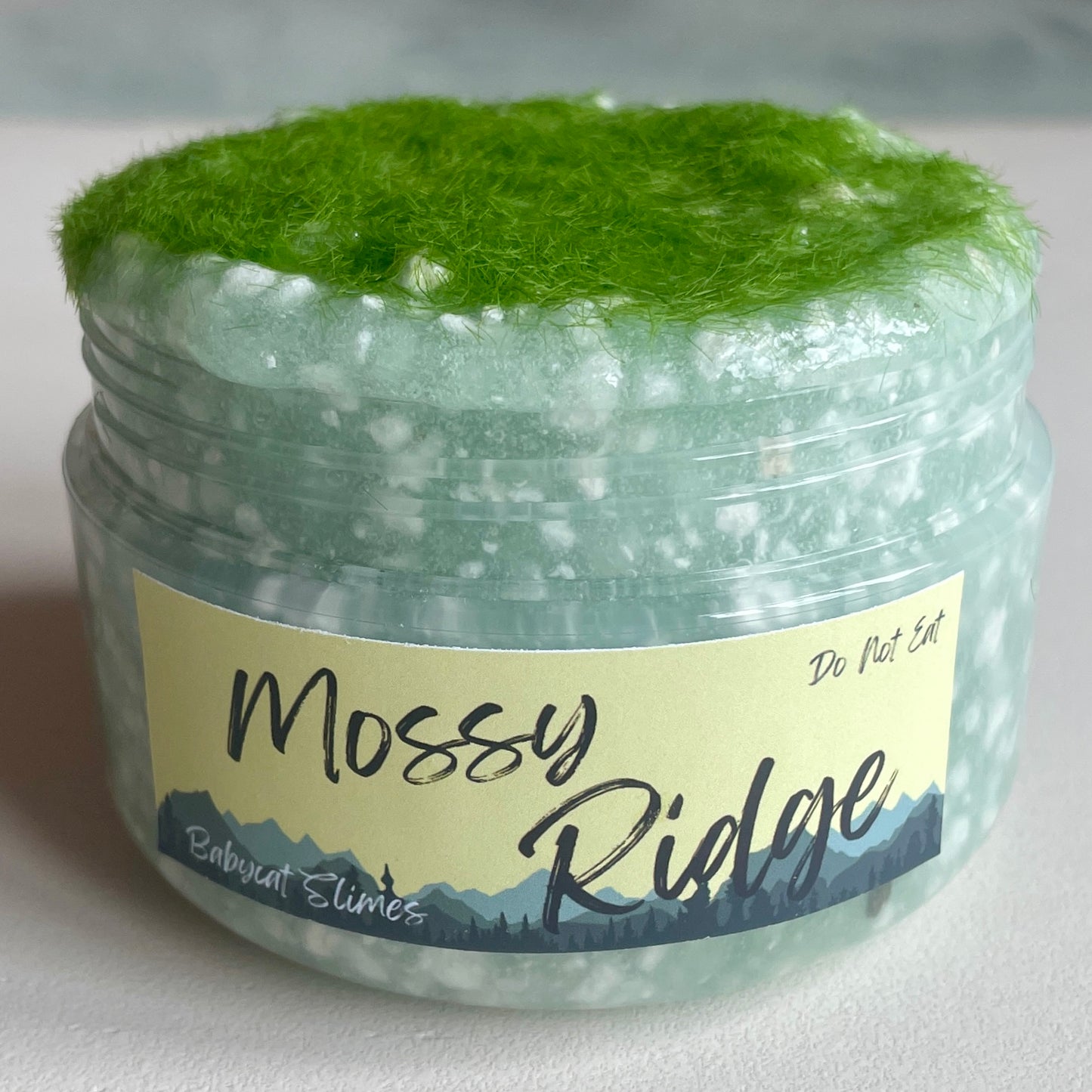 Crunchy perlite jelly slime with moss decoration