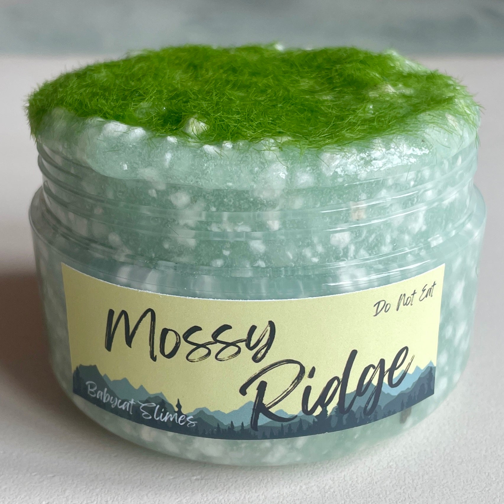 Crunchy perlite jelly slime with moss decoration
